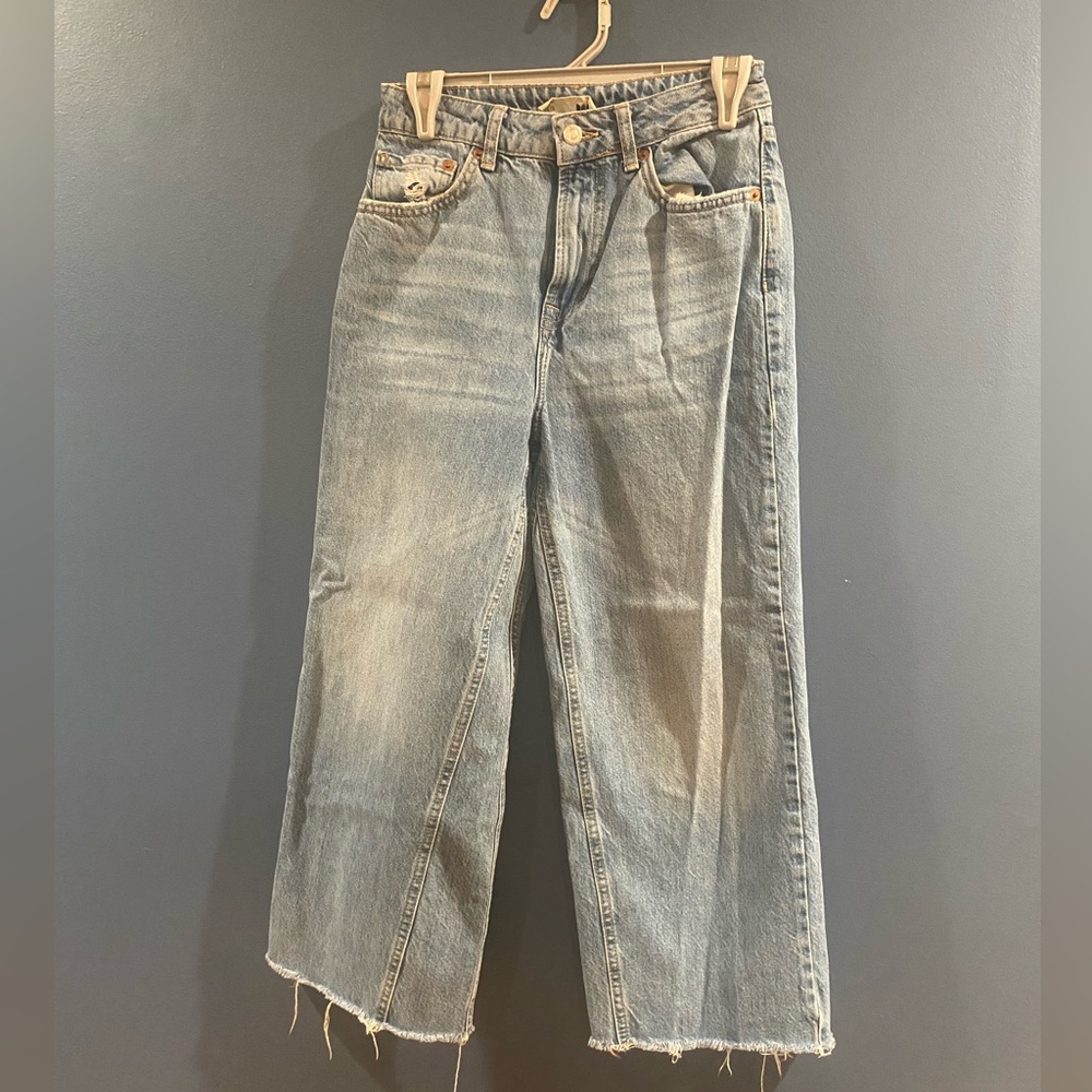 Topshop MOTO light wash high rise raw hem crop